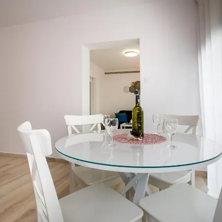 Valerija Apartment *